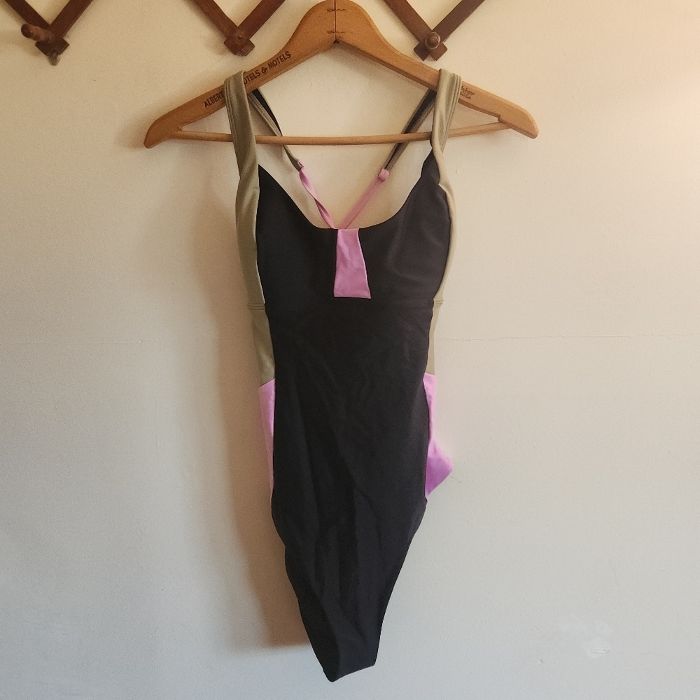 NWOT Prana Colorblock One-Piece Swimsuit Black Gray & Pink Open Low Back Medium